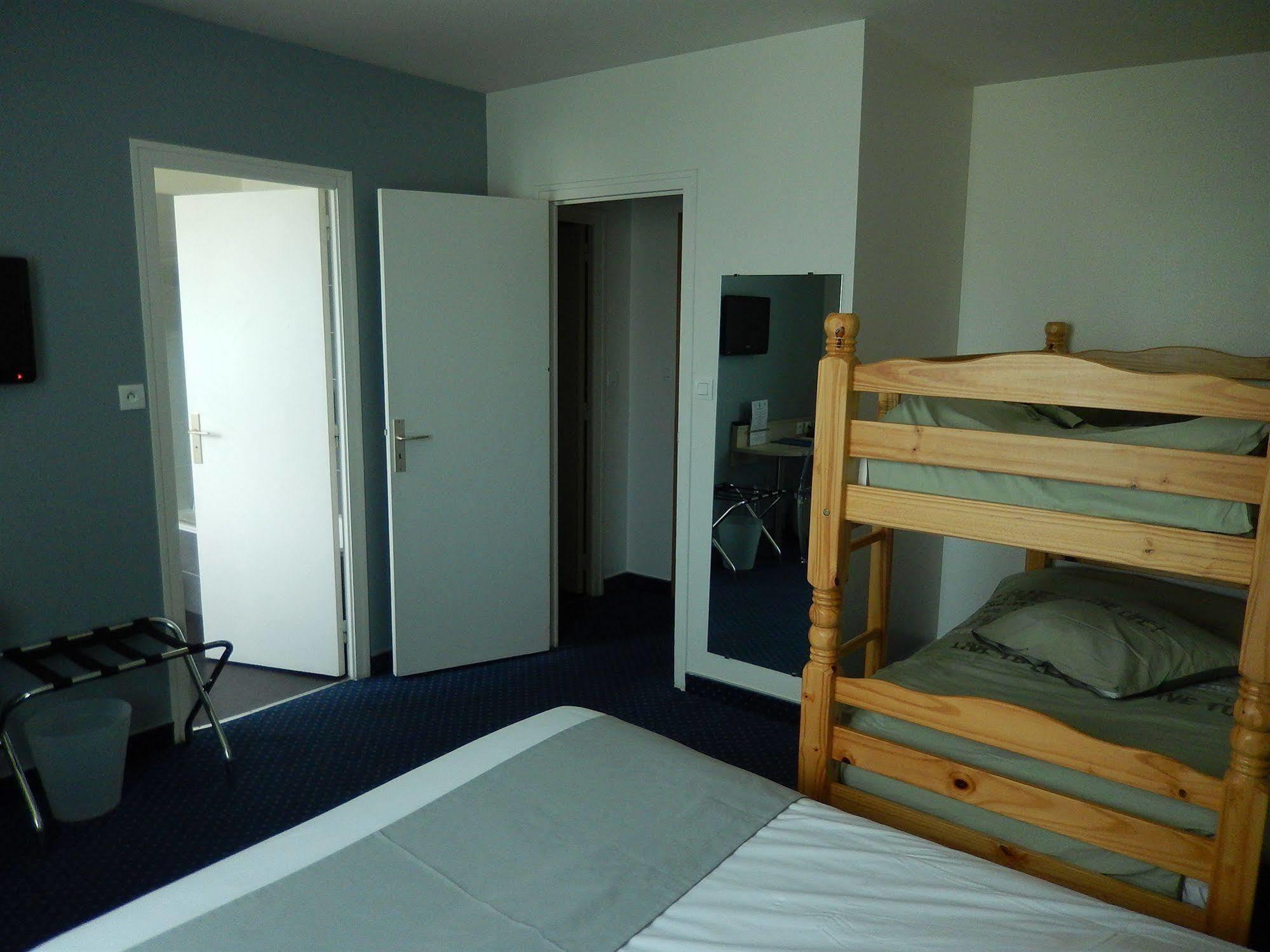 Logis Hotel Lodge La Valette เซซง เซวินเญ ภายนอก รูปภาพ