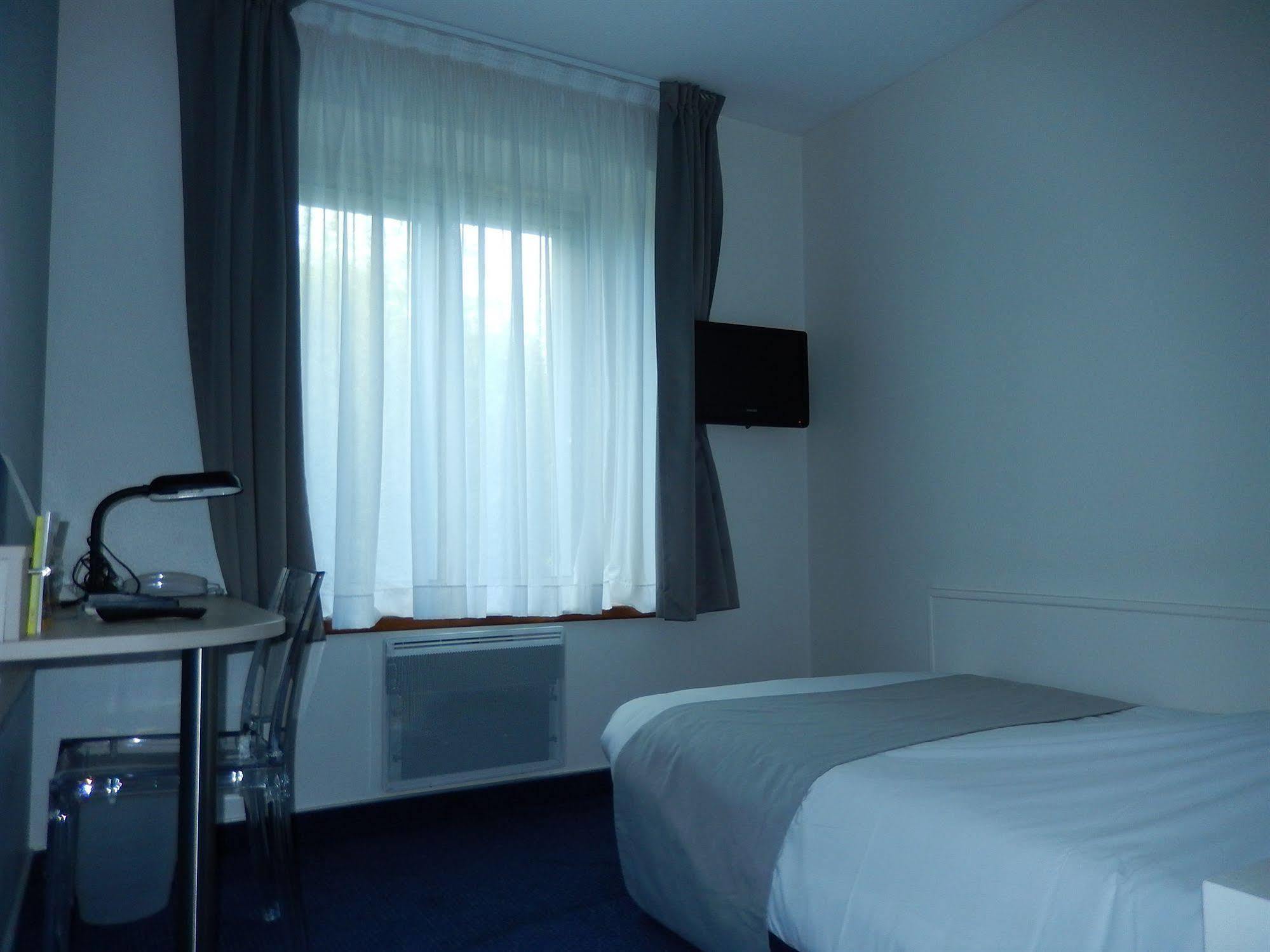 Logis Hotel Lodge La Valette เซซง เซวินเญ ภายนอก รูปภาพ