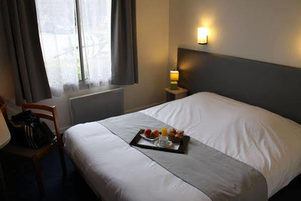 Logis Hotel Lodge La Valette เซซง เซวินเญ ภายนอก รูปภาพ